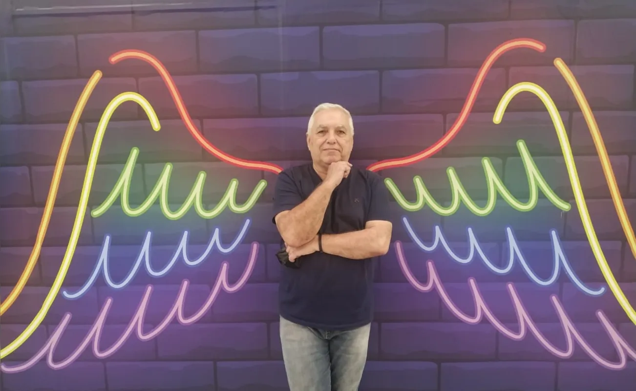 O artista plástico e diretor de Cultura do município, Ademir Balera, o famoso Coruja, estima que foliões de 70 cidades participem do Carnaval em Cornélio, além dos hotéis, foi preciso montar uma estrutura de camping