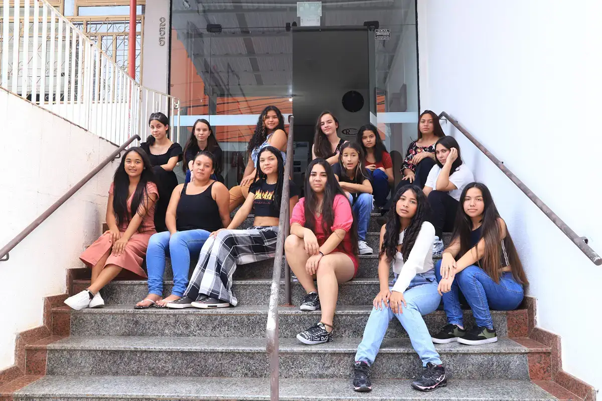 Imagem ilustrativa da imagem Debut Social: 15 adolescente participam do projeto