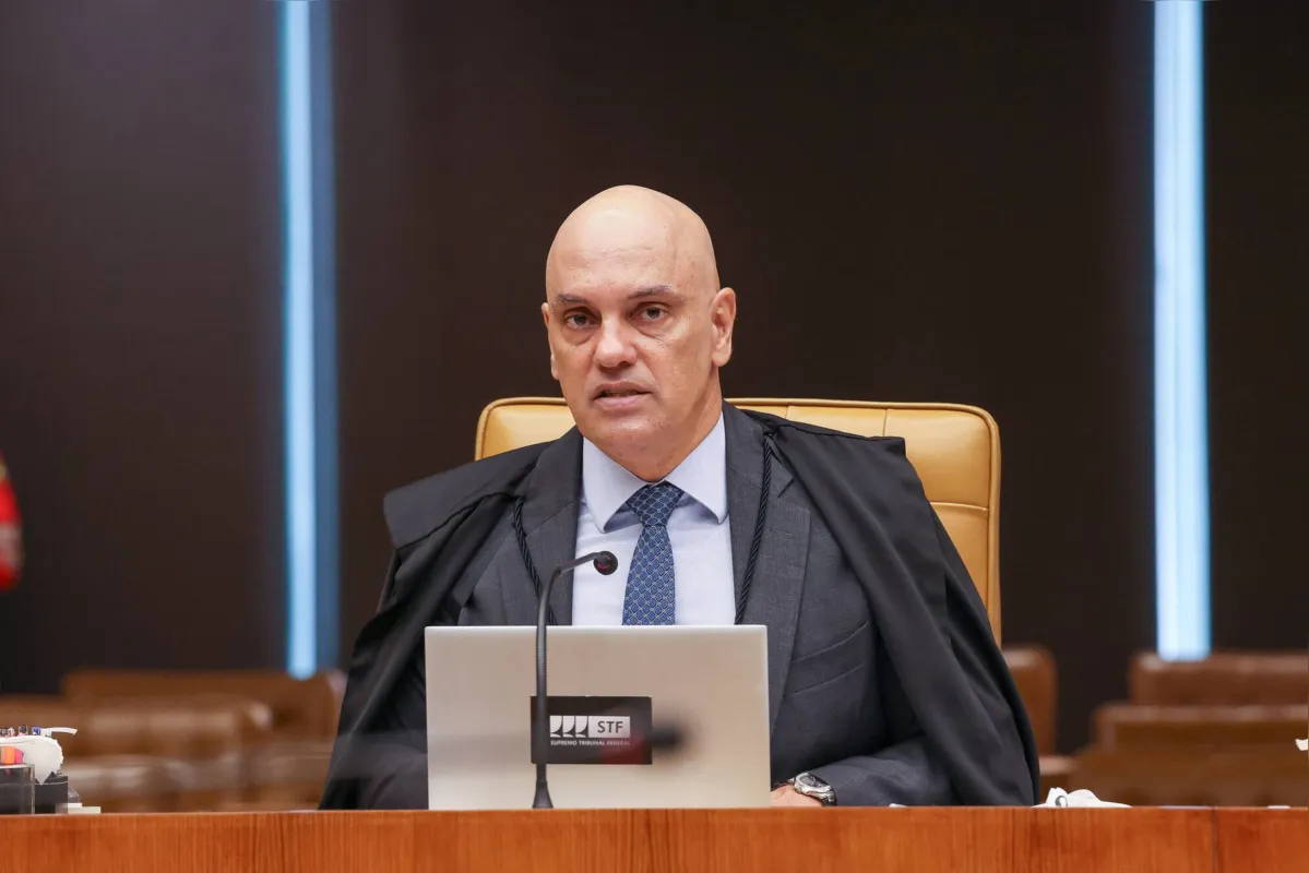 Apesar de várias condutas de Bolsonaro terem sido descritas nas investigações, ele não foi alvo de medidas mais severas como busca e apreensão determinadas por Alexandre Moraes