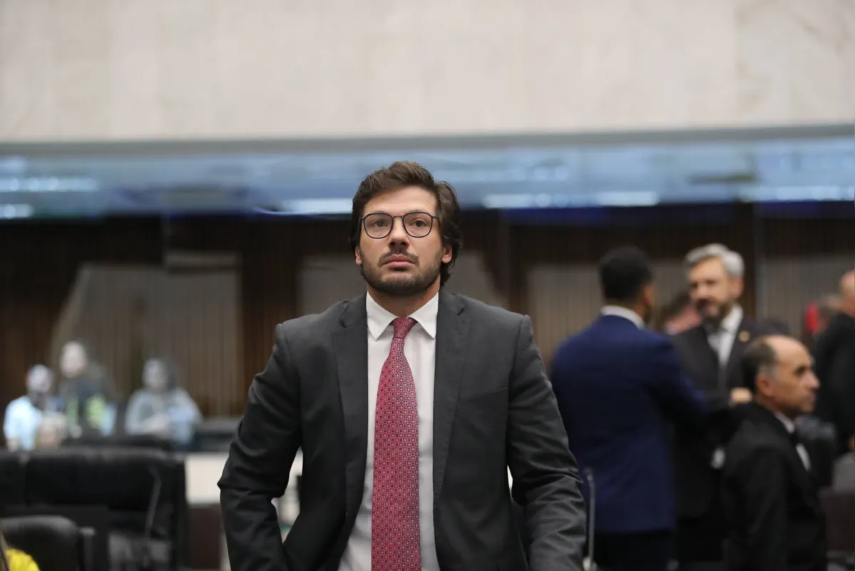"Vamos buscar entender, junto à própria ANTT, quais as regras da concessão e se a Rumo tem essa permissão de fato. E também quais as perspectivas que a gente tem de reverter essa decisão ou de achar outras alternativas que possam ser melhores do que essa", afirma Tiago Amaral (PSD)