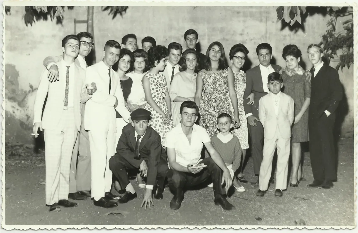 Grupo de amigos aos 13 anos, Domingos Pellegrini é o de óculos
