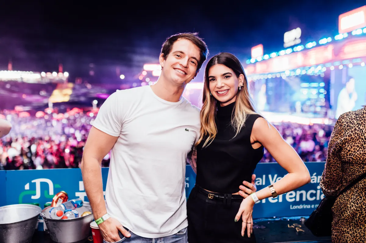 Gabriel Barrionuevo e Isadora Vasconcelos, que estrearam nas últimas horas na ala dos noivos