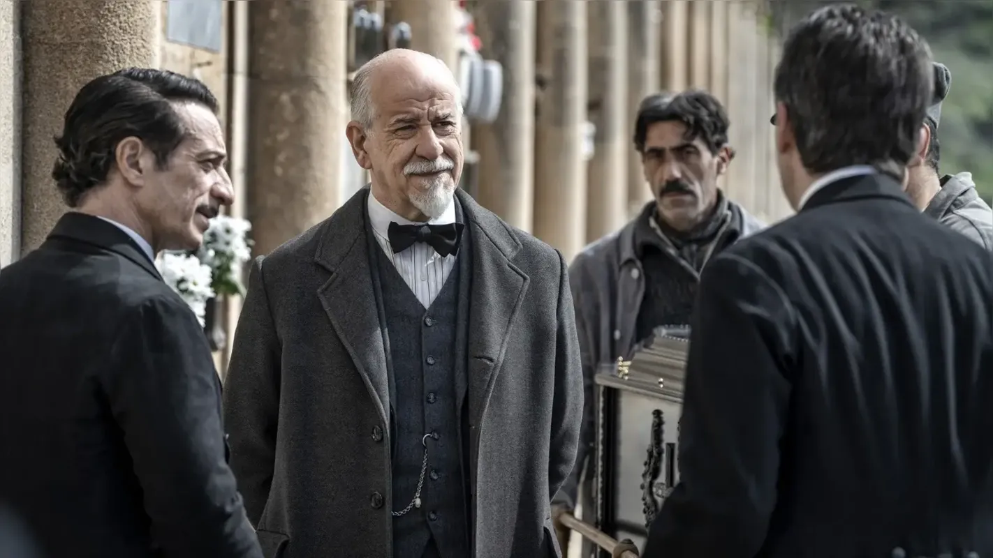 O filme é baseado em acontecimento real: a viagem que Pirandello (vivido por Toni Servillo) fez à Sicília por ocasião do aniversário do escritor Giovanni Verga em 1920