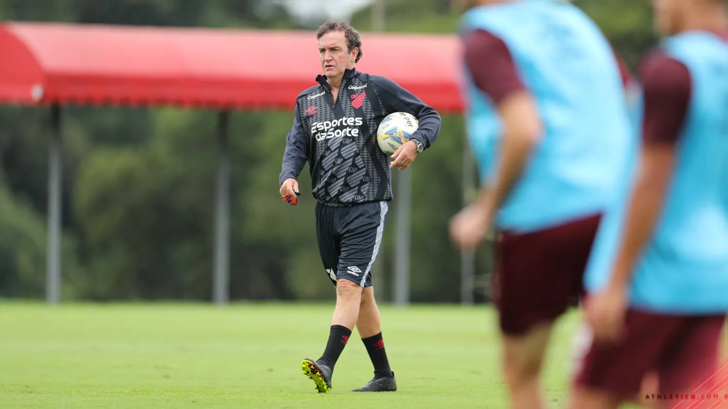 Cuca se apresentou ao Athletico na terça-feira e vai estrear no domingo contra o Londrina: Tubarão tem a vantagem do empate para se classificar