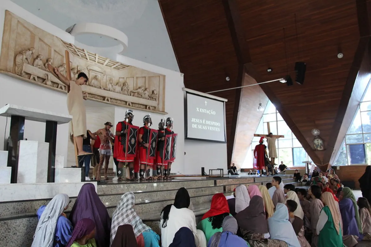 Celebração da Paixão de Cristo na Catedral de Londrina