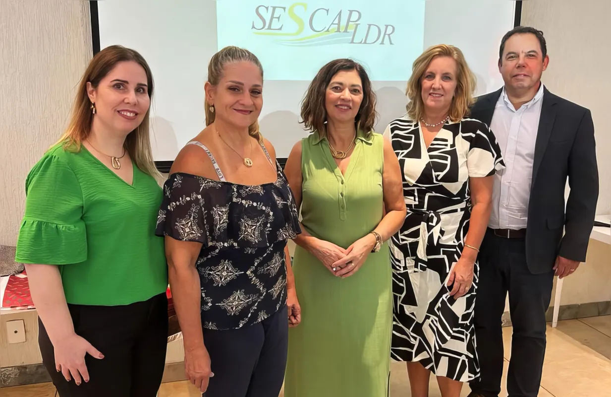 O presidente do SESCAP-LDR, Euclides Nandes Correia, e sua esposa Simone Correia com a diretoria de eventos da entidade