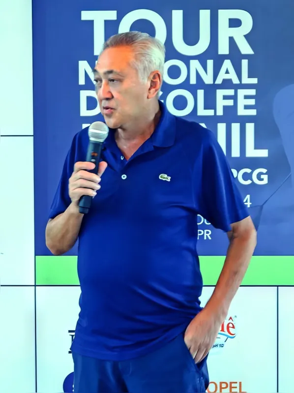 O dr. LuiZ Carlos Miguita em saudação aos participantes