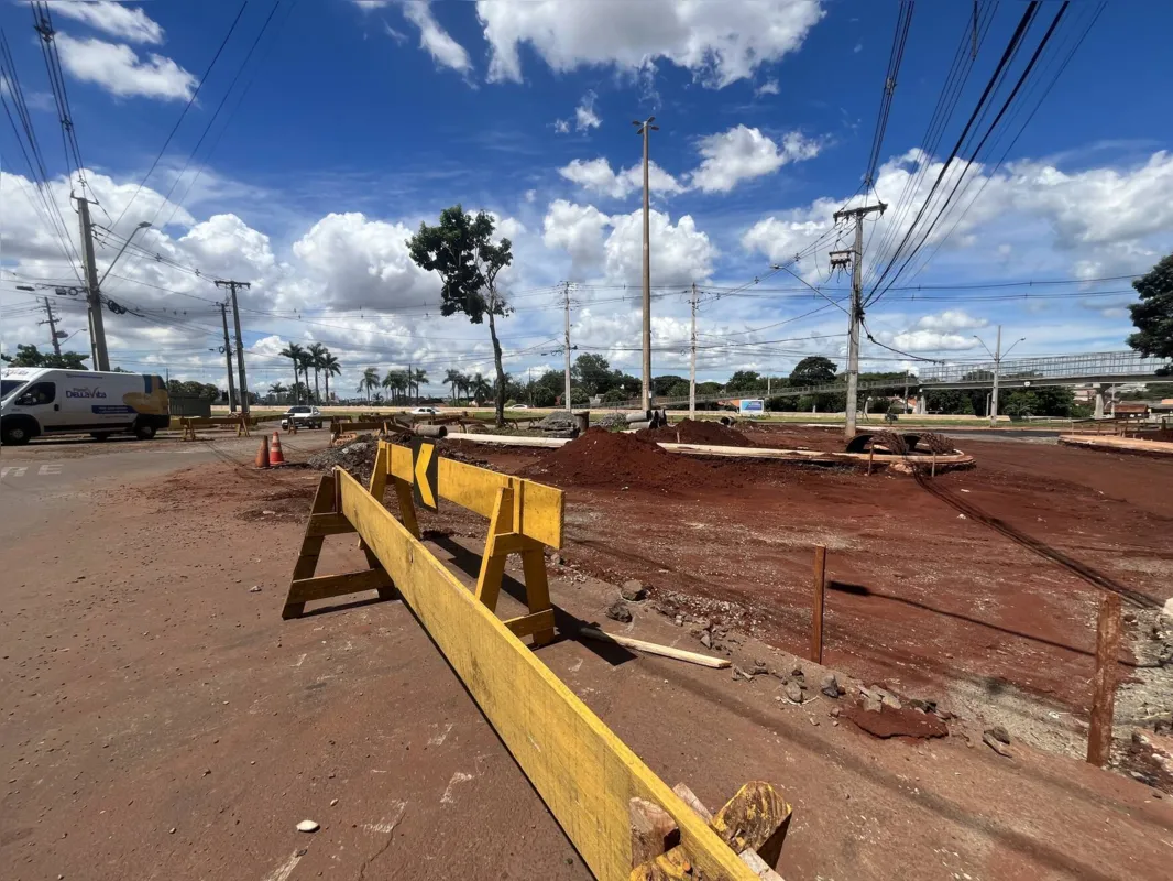 Serviços que envolvem as novas pistas em frente ao terminal são os mais atrasados: 55,72% de execução