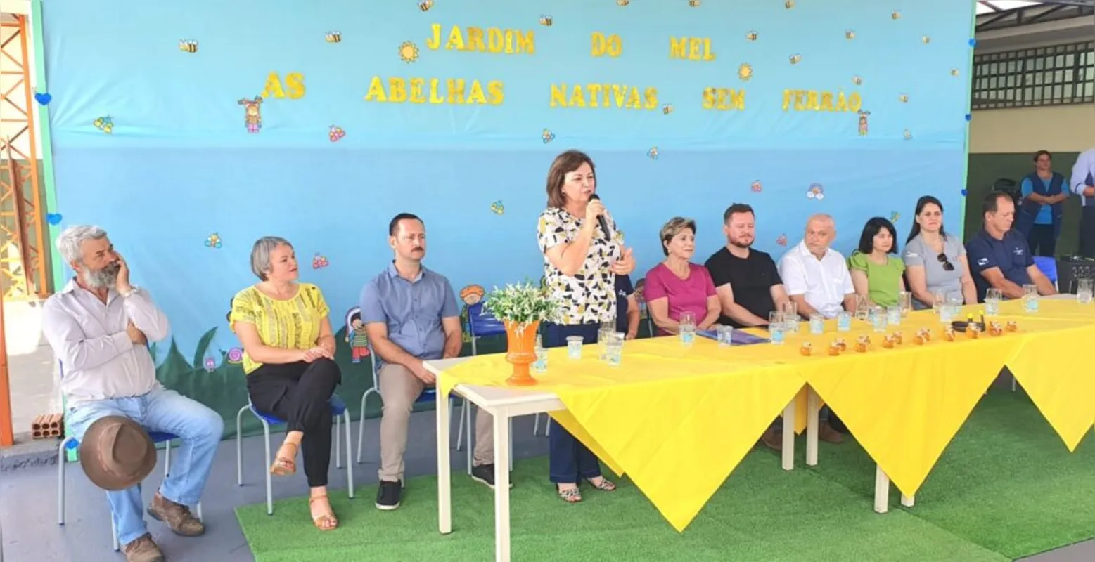 Imagem ilustrativa da imagem Escola municipal recebe projeto ‘Jardins de Mel’