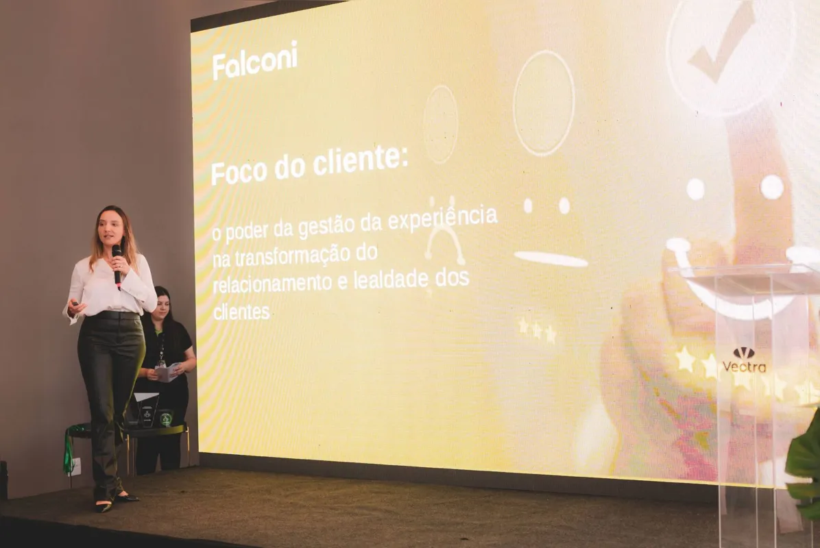 Letícia Cardoso, consultora de Customer Experience do Grupo Falconi