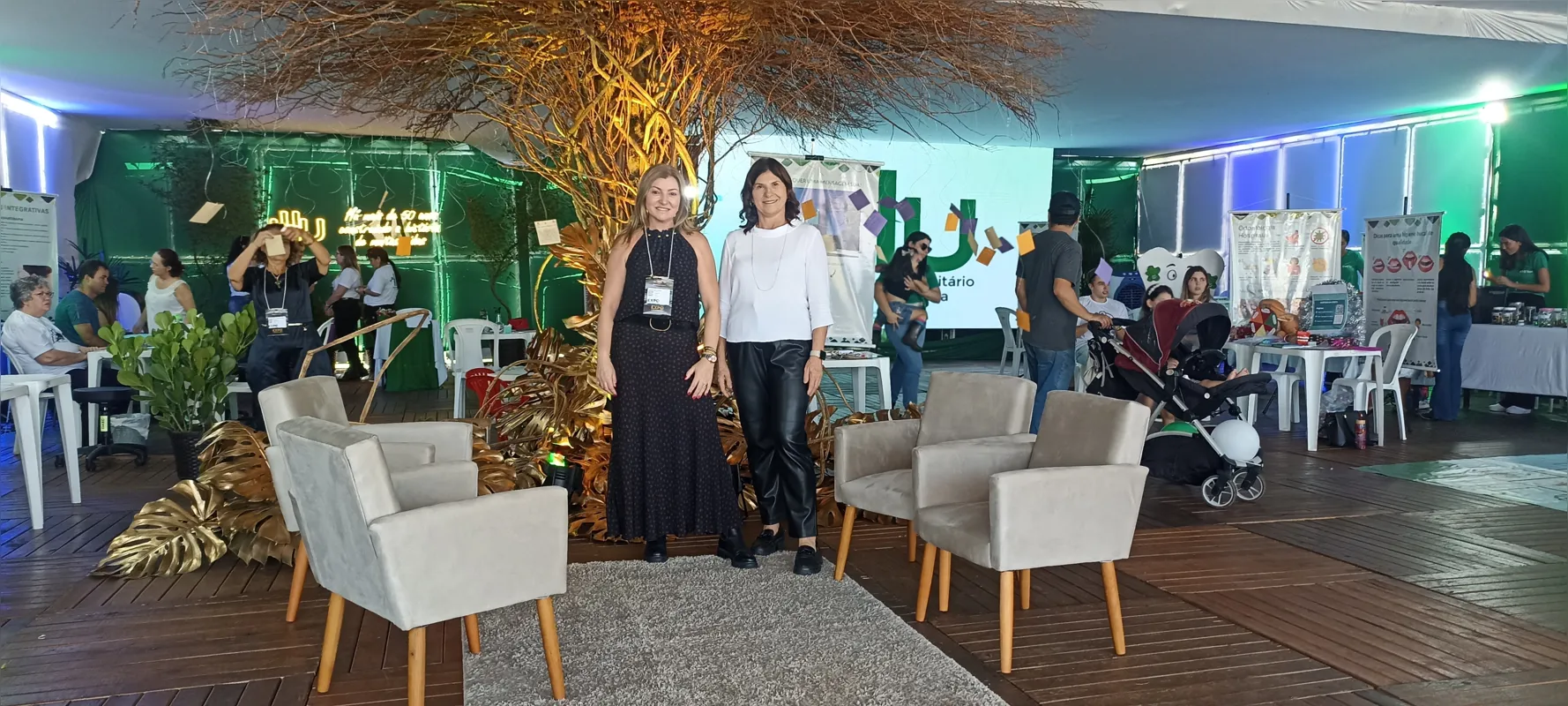 A superintendente do HU, Vivian Feijó, e a assistente social Argéria Serraglio Narciso: espaço de saúde em destaque