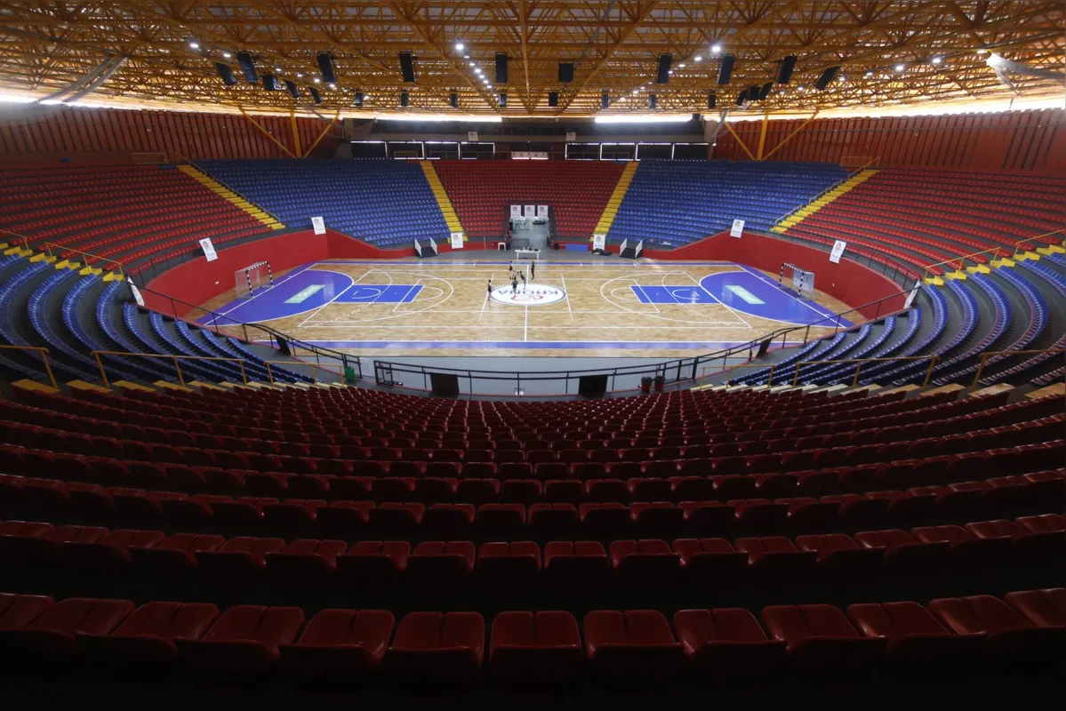 Com problemas no piso da quadra, Moringão tem recebido mais shows e formaturas do que jogos
