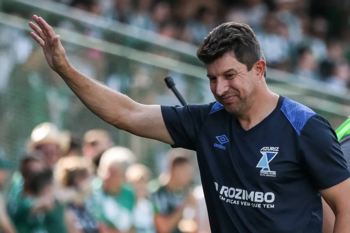O Paraná Clube, do técnico Tcheco, vai estrear na Vila Capanema diante do Nacional no dia 4 de maio