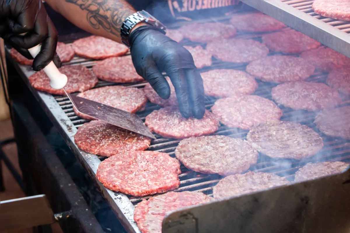 O Código da Carne doou e preparou 900 lanches para as crianças do Instituto União Para a Vitória