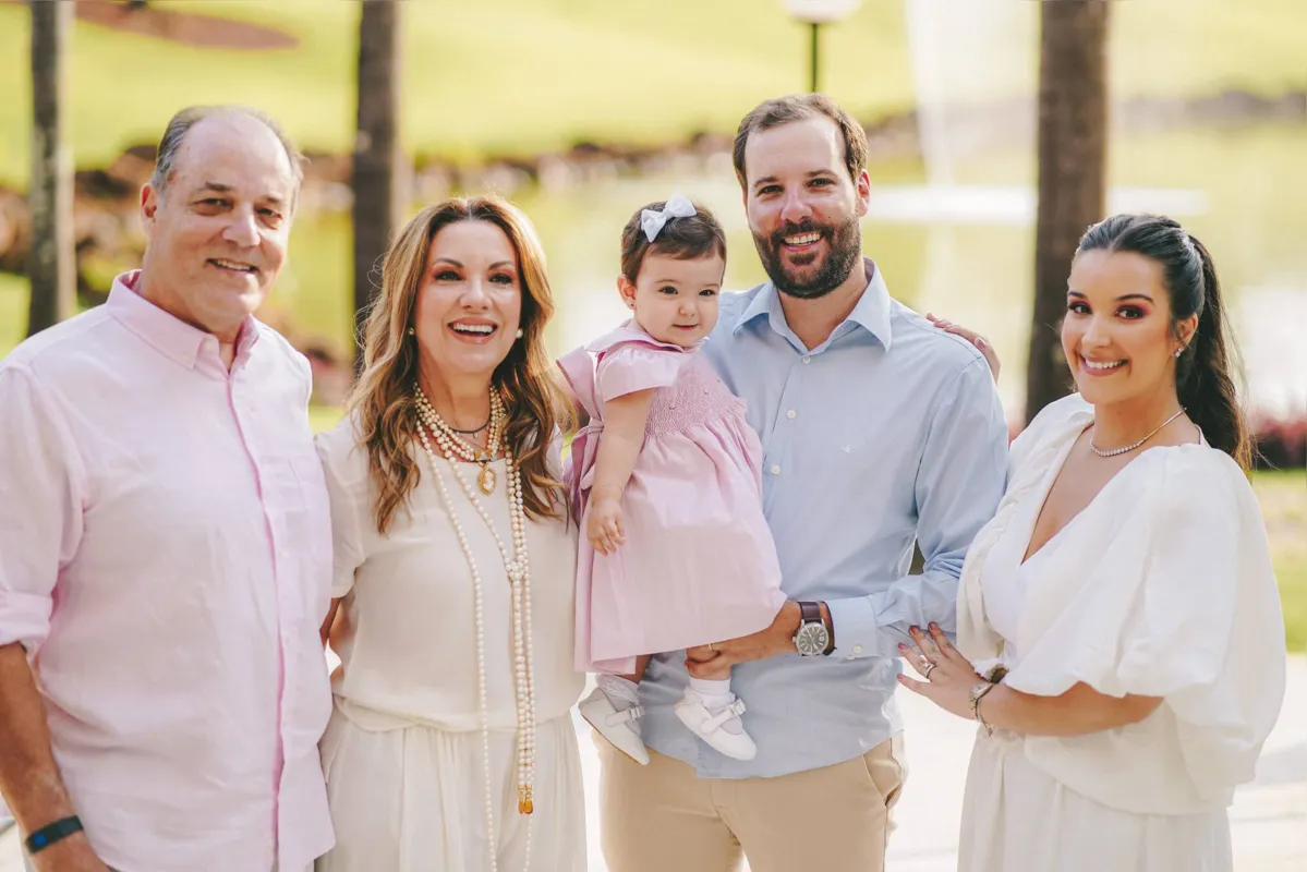 Luisa com os pais e os avós paternos, Paula e Abílio Medeiros