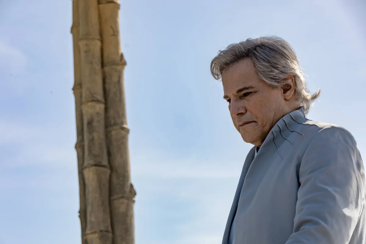 Edson Celulari interpreta o espírito Aniceto no filme que retoma a obra de Allan Kardec