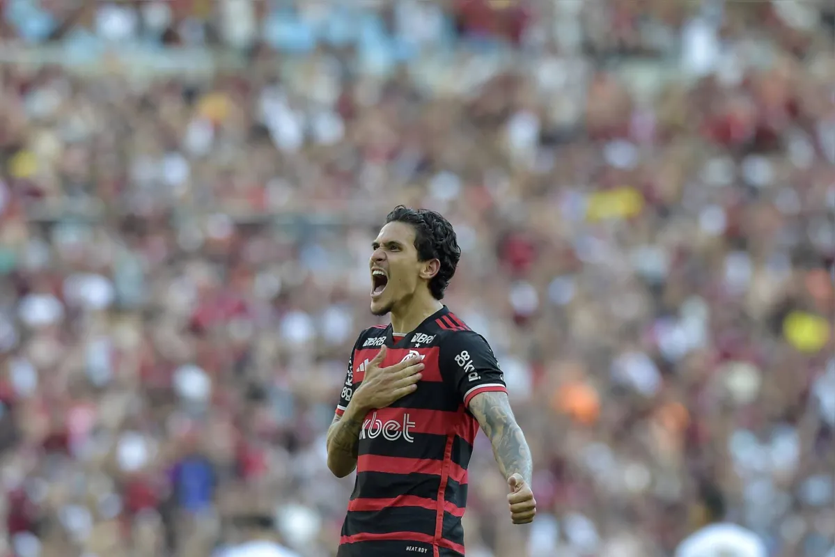 Imagem ilustrativa da imagem Flamengo sobra, vence Flu e fica a um passo da Taça Guanabara