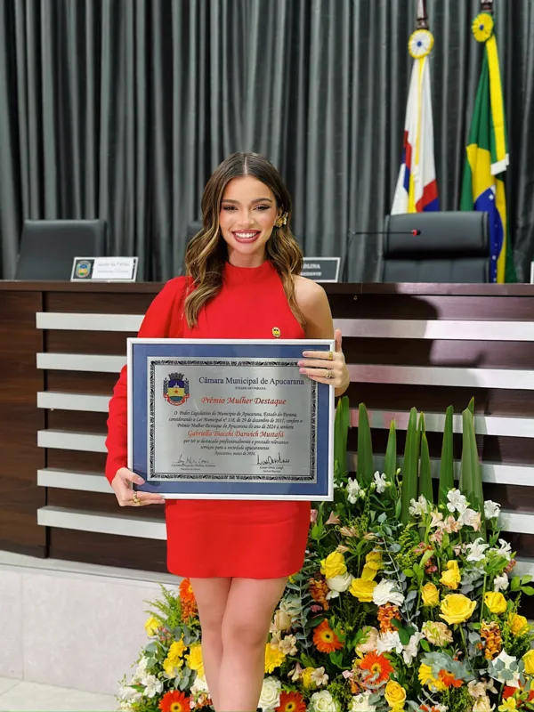 “Quando recebi esse convite, fiquei muito emocionada por poder inspirar outras mulheres, outras meninas a seguirem os sonhos e mostrar que é possível a gente alcançar coisas maiores. Receber essa homenagem um dia antes do casamento do meu irmão, no dia 7 de março, e às vésperas do Dia Internacional da Mulher, foi muito, muito especial”, ressalta a homenageada, Gabriella Mustafá