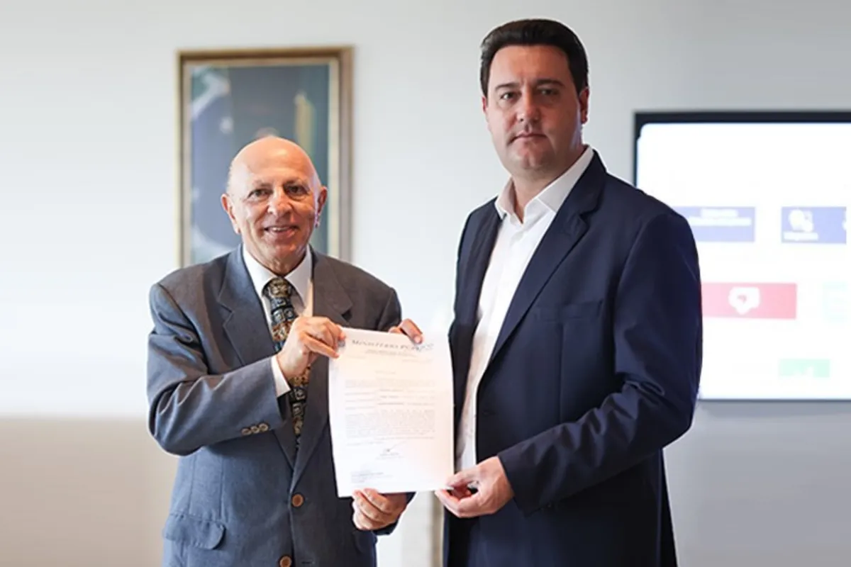 O documento foi entregue pelo atual procurador, Gilberto Giacoia ao governador Ratinho Junior