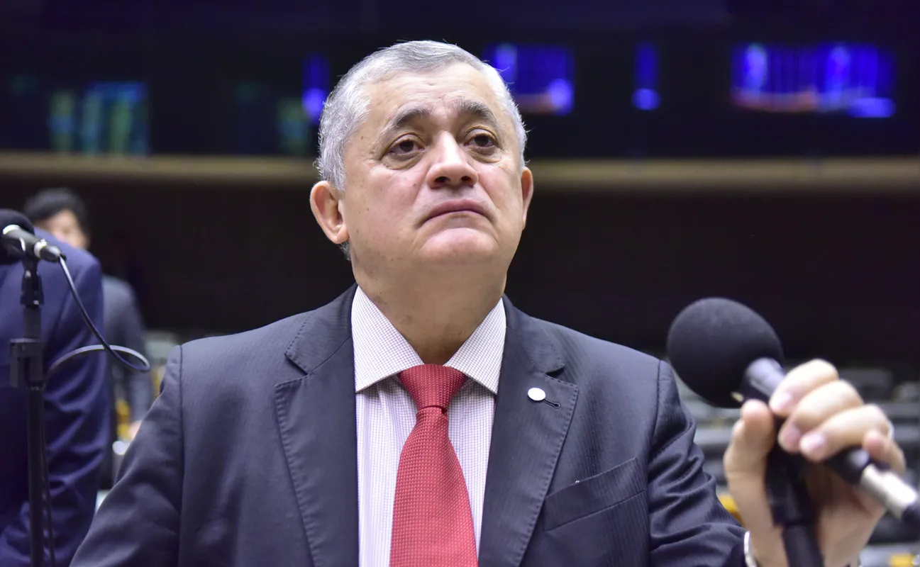 "Isso não é razoável e a minha posição é encaminhar a lista desses parlamentares para que o governo tome providências", afirmou José Guimarães (PT-CE)