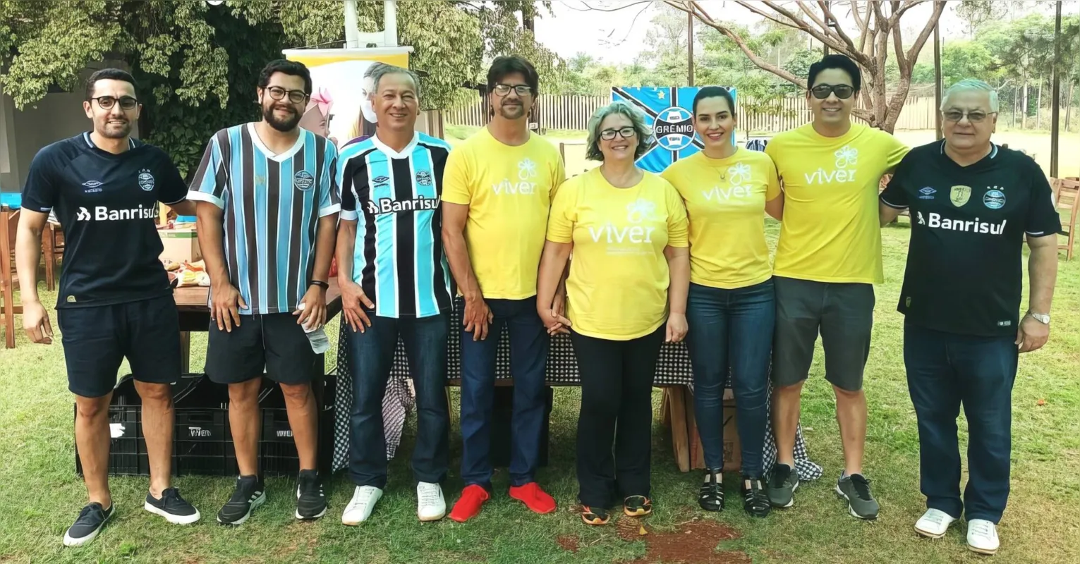 Thomas Jeferson Ferreira, Alexandre Melatti, Paulo Guterres (equipe do Consulado), André Gonçalves, Jaqueline Blanco, Lorenna Guskuma e Marcos Guskuma (representantes da ONG Viver) e Gerson Melatti, Cônsul do Grêmio