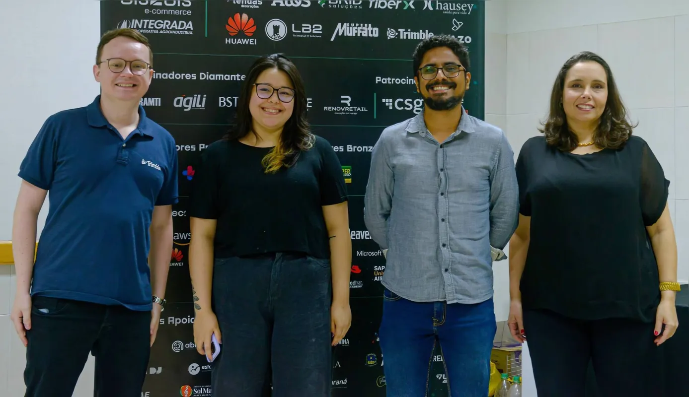 Renan Barbosa e Camila Koga (Trimble), Wellington da Silva Pereira (Agili) e Paula Tempelaars (Neurowits)