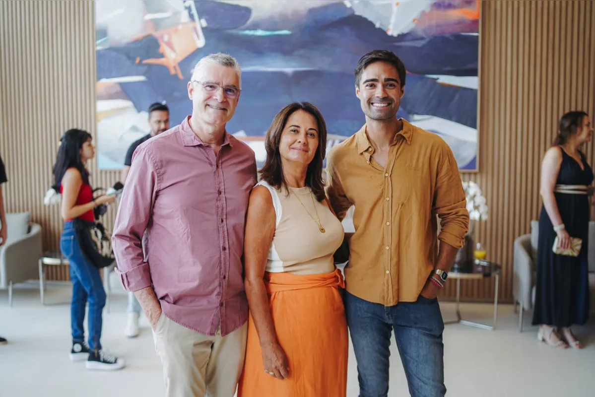 Dr. Paulo Franzon Filho com a esposa, Simone, e o filho, Lucas: o cirurgião dentista elegeu o Torre Firenze para o novo endereço de sua clínica