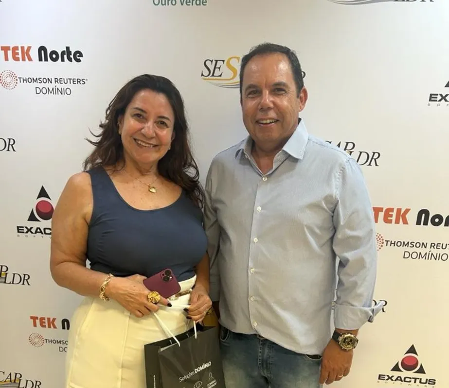 A contadora Rosemara Santos com o presidente do SESCAP-LDR, Euclides Nandes Correia.
