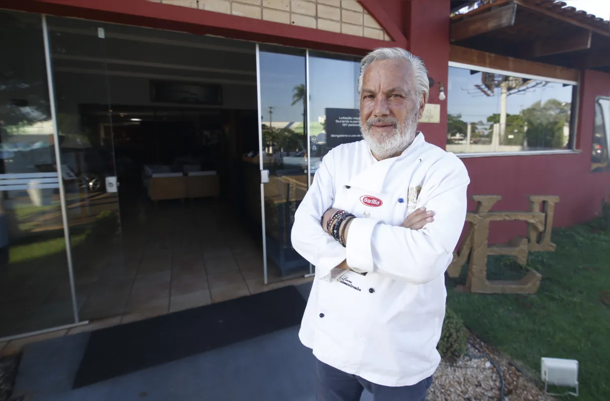 O chef Alessandro Saba, do restaurante Vittorio Emanuelle II, oferece uma experiência gastronômica genuinamente italiana a seus clientes
