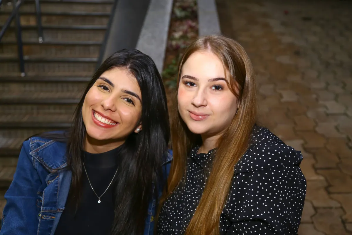 Ana Paula dos Santos Souza e Penélope Luísa Venancio.