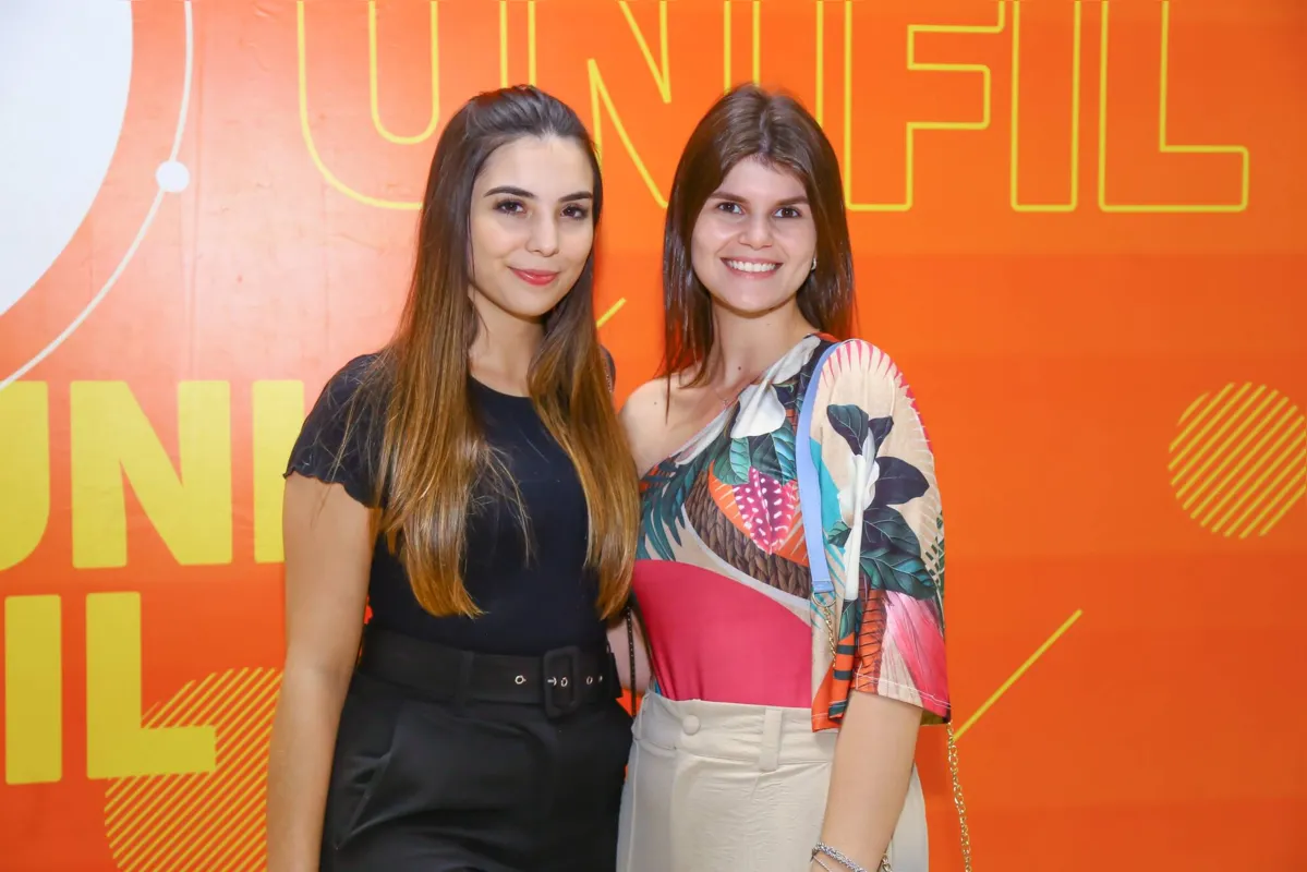 Sofia Fabrim Gomes e Thainá Filete Dezoti