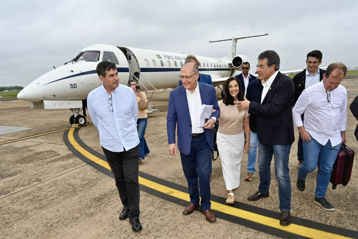 Imagem ilustrativa da imagem JBS inaugura fábricas em Rolândia e chega a 4,5 mil empregos gerados