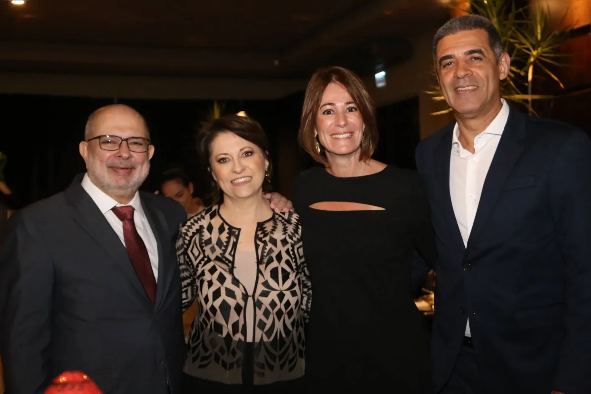 Luiz Soares Koury e Edmara Michetti com Ana Paula Cantelmo Luz, gerente executiva da Santa Casa de Londrina, e Marcelo Alves Pereira