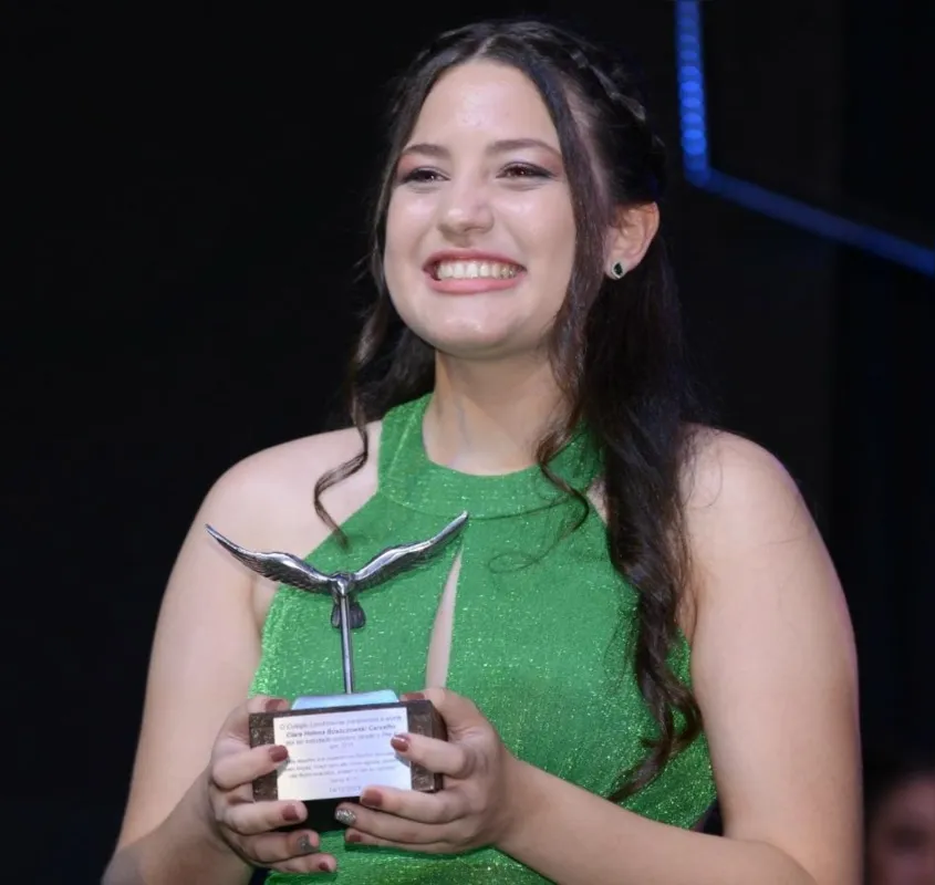 Clara Boszczowski Carvalho foi homenageada pelo desempenho exemplar