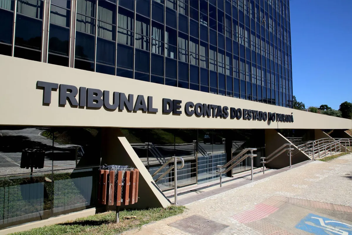 Imagem ilustrativa da imagem Licitações de R$ 5,5 bilhões do DER são suspensas pelo TCE-PR