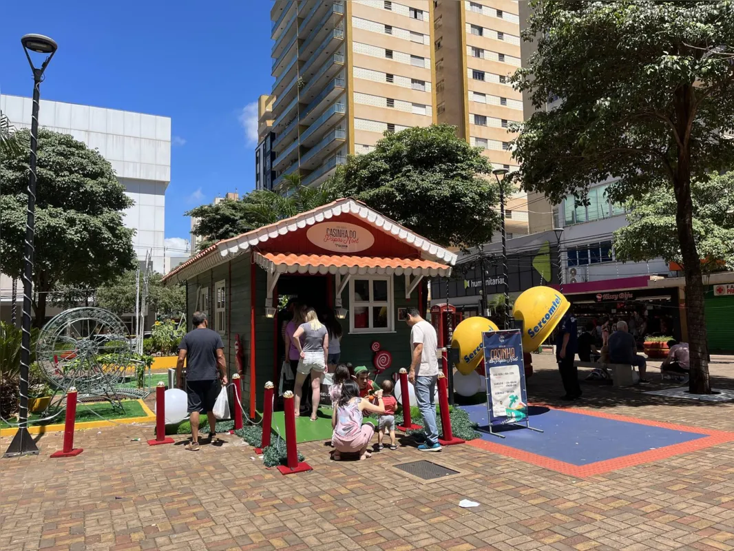 Casa do Papai Noel tem sido atração no Calçadão neste final do ano