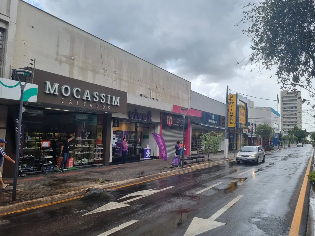 A abertura era facultativa e a maioria dos lojistas optou por manter as portas fechadas