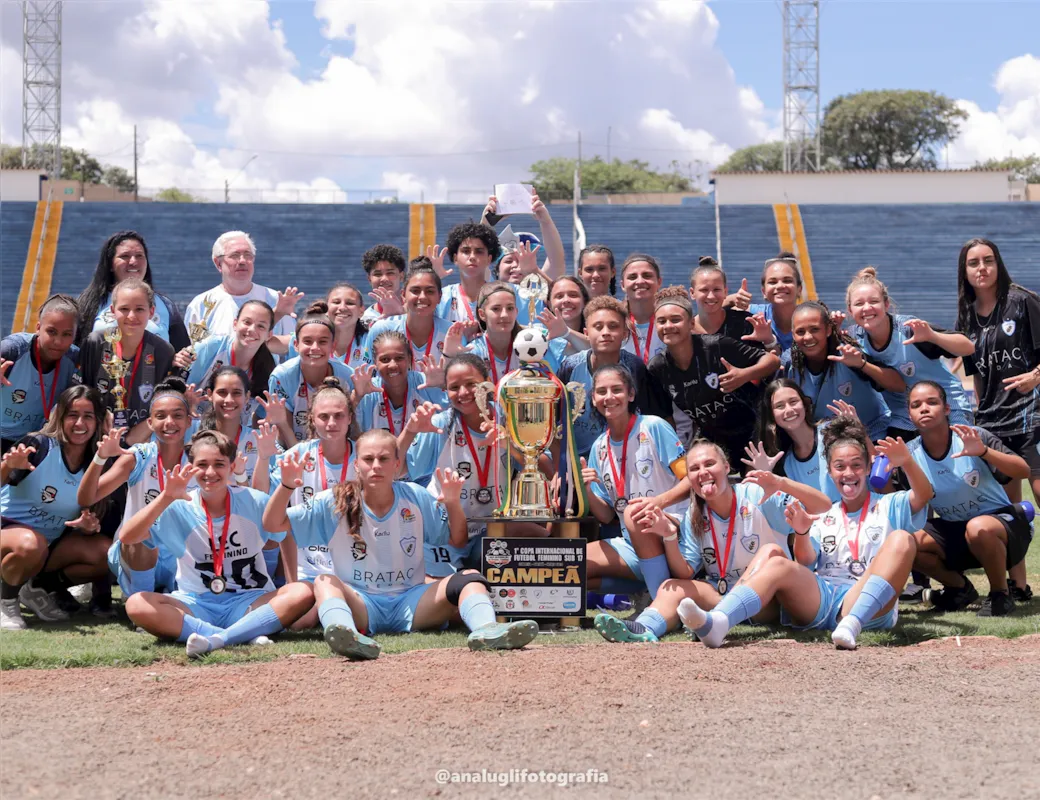 Imagem ilustrativa da imagem Londrina conquista título da Taça Integração de futebol feminino