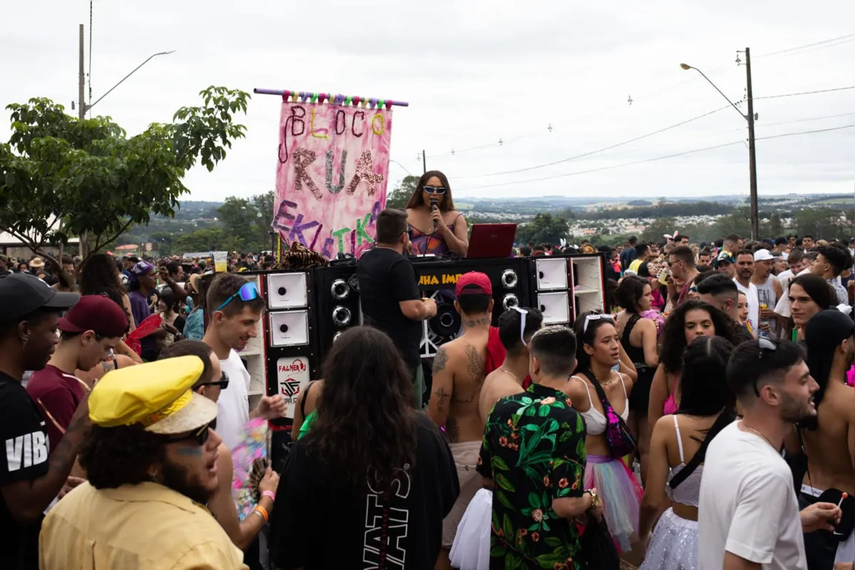 O Coletivo Eclética faz a festa na Praça em frente à Vila Alma Brasil neste sábado