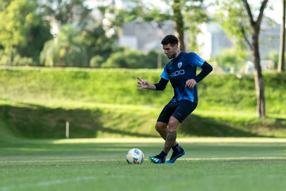 Titular em todas as partidas e autor de um gol de falta, o lateral Thiago Ennes tem sido um dos jogadores mais regulares do LEC até aqui no Paranaense