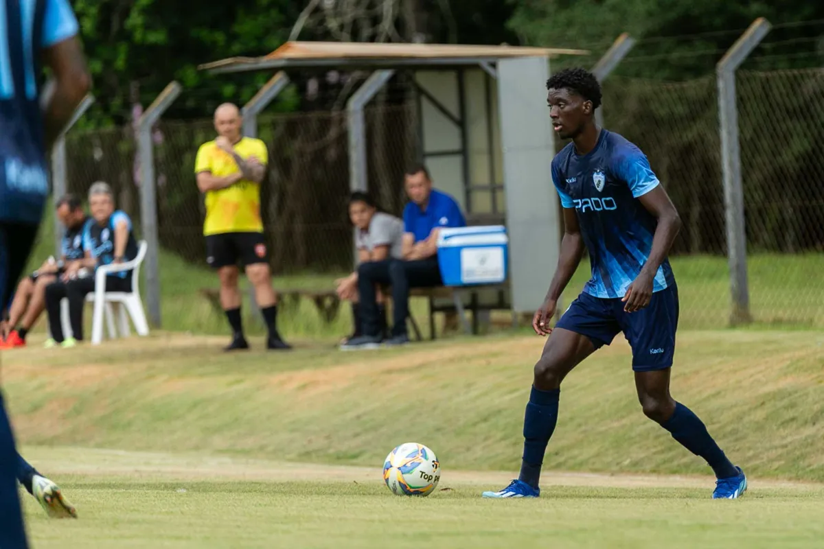 Titular no início do Paranaense, Darlan perdeu a posição e ganhará nova oportunidade diante do Athletico, com a suspensão de Luís Felipe