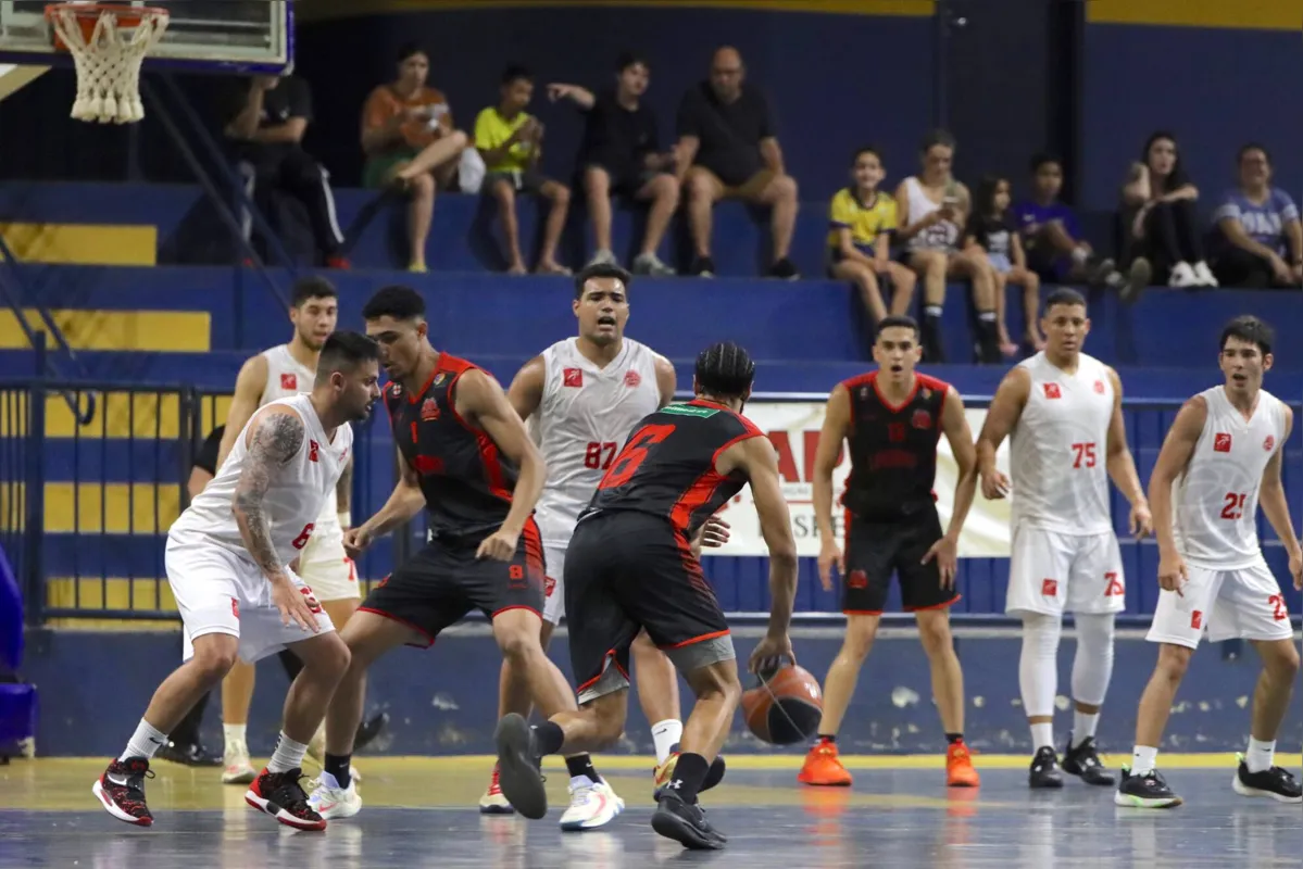 Londrina e Ponta Grossa fizeram um jogo disputado e equilibrado no ginásio do Bandeirantes pelo Campeonato Paranaense