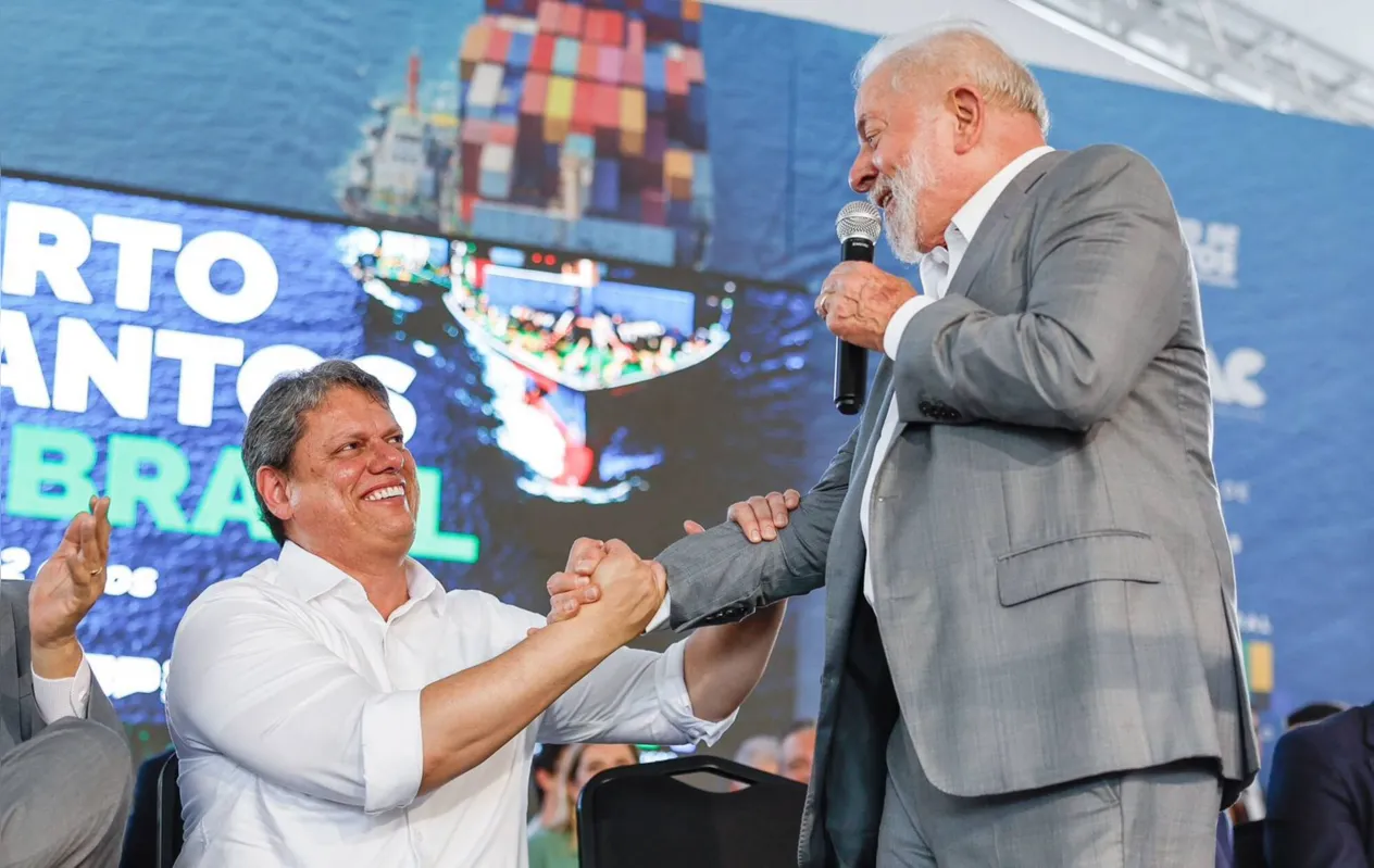 "O que importa é enxergar o interesse público", disse o governador Tarcísio de Freitas ao cumprimentar Lula