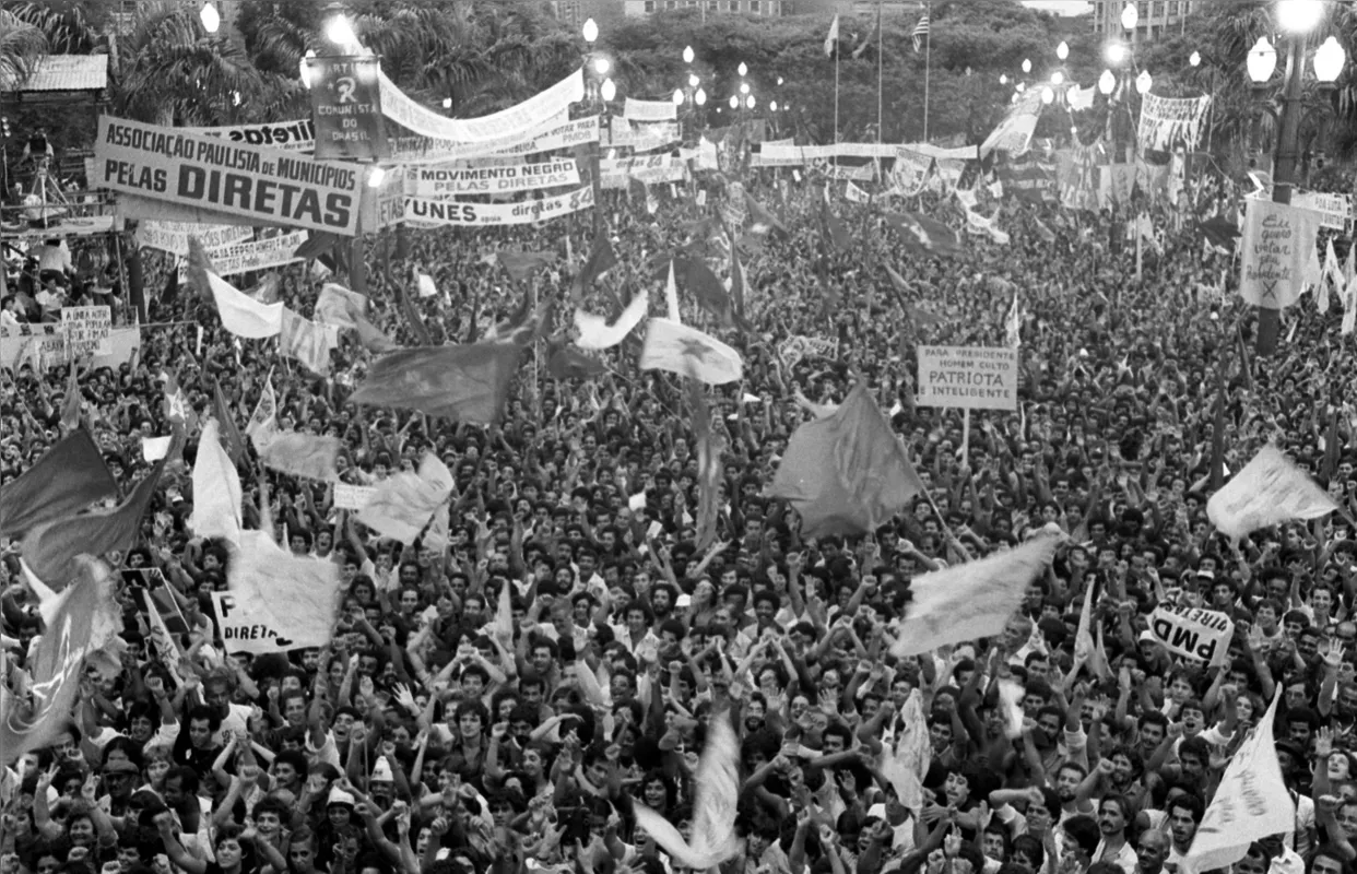 Comício das Diretas Já reuniu cerca de um milhão de pessoas no Vale do Anhangabaú, em São Paulo