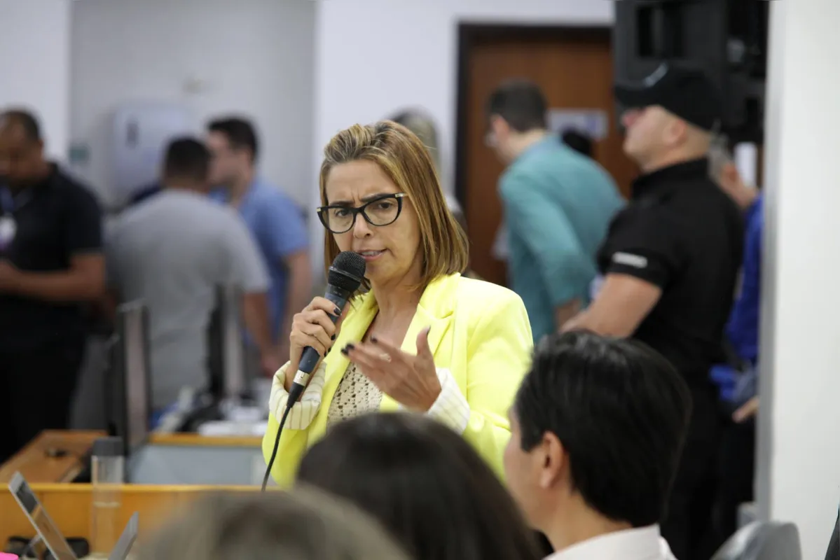 O plenário da Câmara Municipal de Londrina (CML) aprovou, na sessão desta quinta (29), admissibilidade de denúncia contra a vereadora Mara Boca Aberta, com  a abertura de uma Comissão Processante (CP).