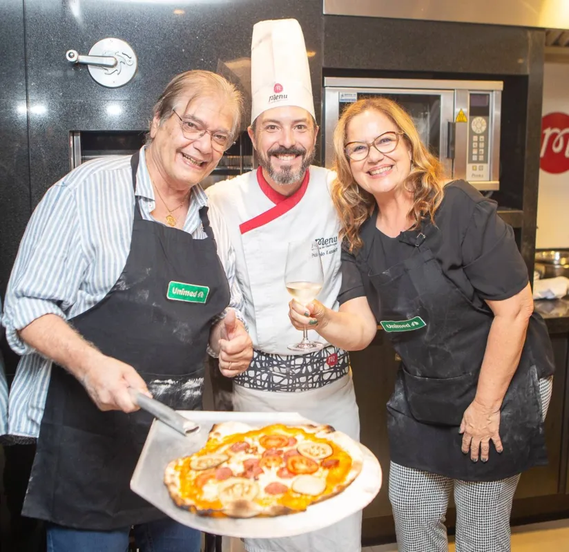A Presidente da Associação Médica de Londrina, Dra. Rosana Mara Ceribelli Nechar e Dr. Antonio Nechar Junior acompanhados do chef Pablo