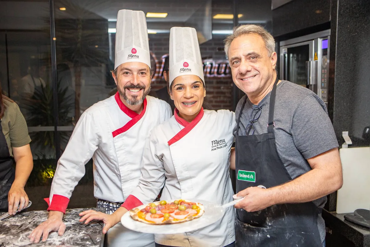 Angelo Pamplona acompanhado dos chefs Pablo e Ana Paula