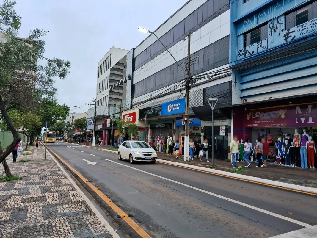 Imagem ilustrativa da imagem Mesmo com chuva, Black Friday atrai consumidores para o comércio do centro