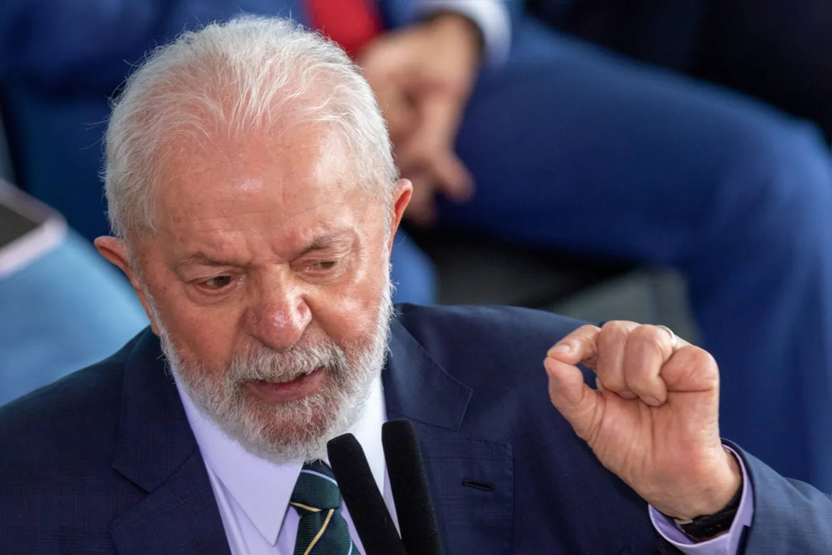 A decisão de Lula de proibir atos alusivos ao golpe é mais um aceno do petista aos militares, classe com quem o governo manteve uma relação de atritos desde antes da posse.