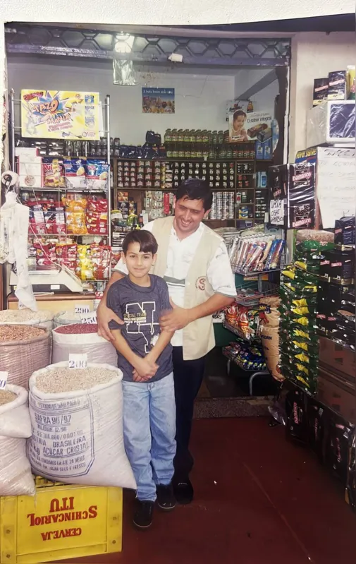 Lexikon,o gerente com 11 anos ao lado do Pereira, seu pai, o rei do bacalhau